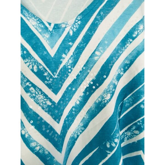 Onque Casual Turquoise Blue And White Print Top Womens Size 1X V Neckline - Picture 3 of 6